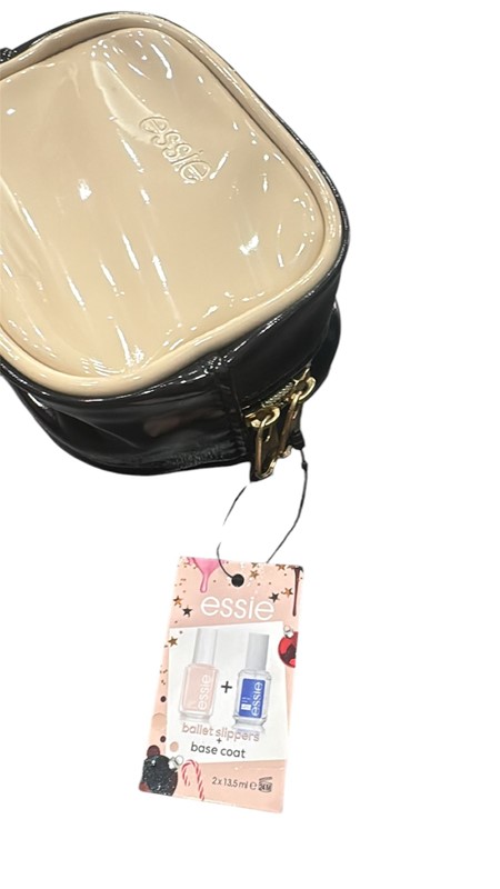 8ED3641D78F3E01753C7004D339A4BDE_ Essie pochette ballet slippers + base coat